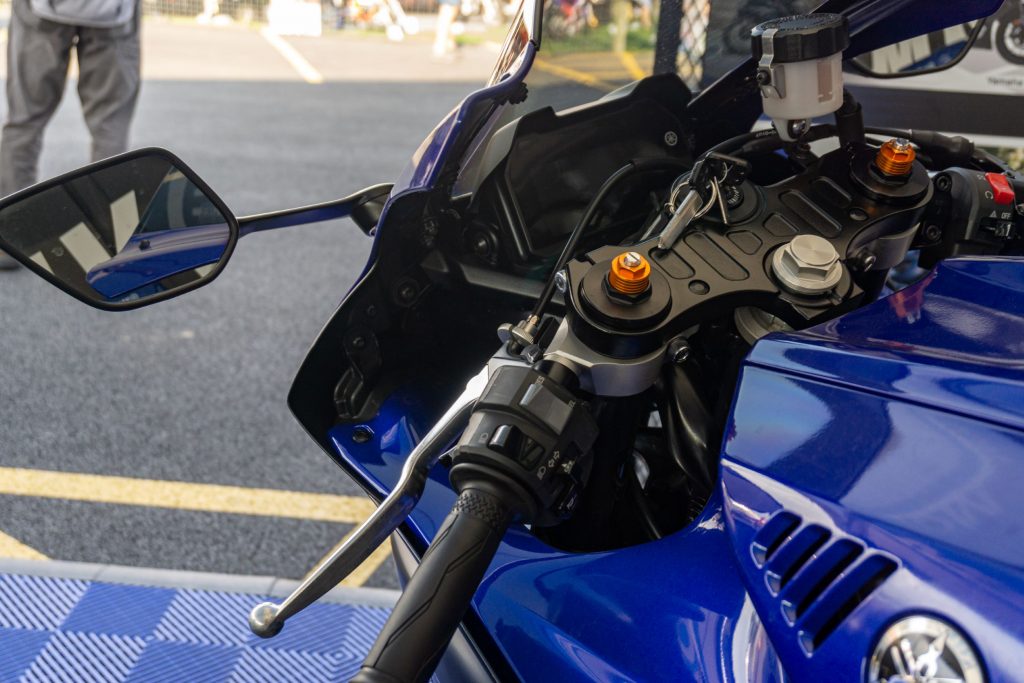 The left clip-on bar and dash of a blue-and-black 2022 Yamaha YZF-R7